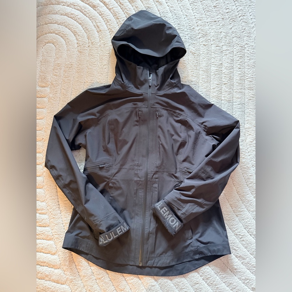 Lululemon women’s rain jacket large